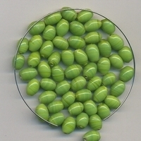 Ovalen groene opaque kraal 8x6mm 