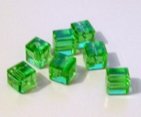 Vierkante groene  facetkraal 10mm 
