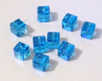 Vierkante aquablauwe  facetkraal 10mm 