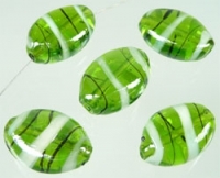 Platte ovaal groen versierd met glans 18.5x13.5mm 